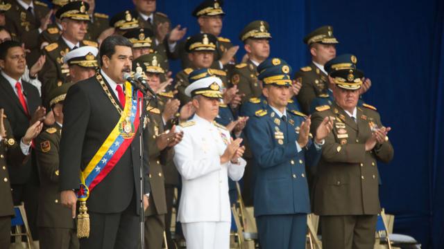 Tại sao quân đội Venezuela vẫn trung thành với Tổng thống Maduro?