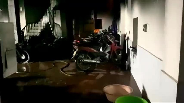 Hiện trường sau vụ phóng hỏa đốt xe máy tại Phú Đô (Hà Nội)