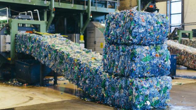 Na Uy tái chế 97% chai nhựa, làm sao họ đạt được điều đó?